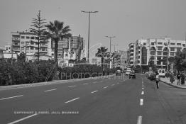 Image du Maroc Professionnelle de  Même à la fin du Boulevard Abdelmoumen on constate cette transformation radicale. Des immeubles de plus de cinq étages ont remplacés les petites villas et ateliers qui existait jusqu'au début des année soixante-dix, Lundi 6 Avril 2009. (Photo / Abdeljalil Bounhar) 